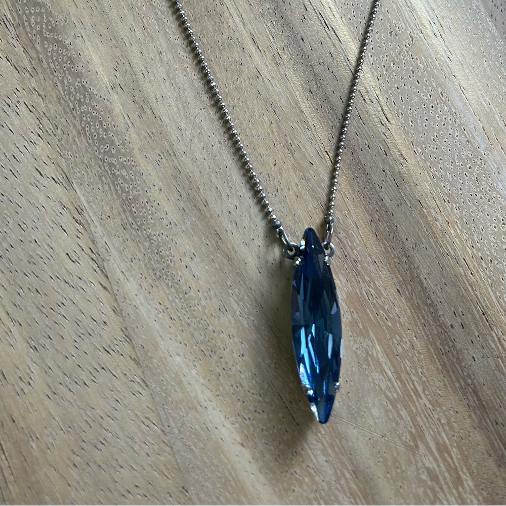S18 Sabika Emerge 1-stone necklace